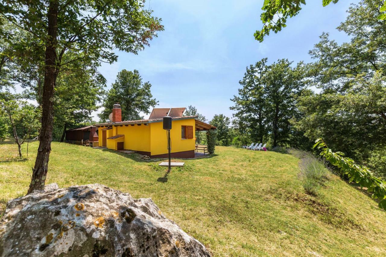 Vacation Home Latini Hum Exterior foto