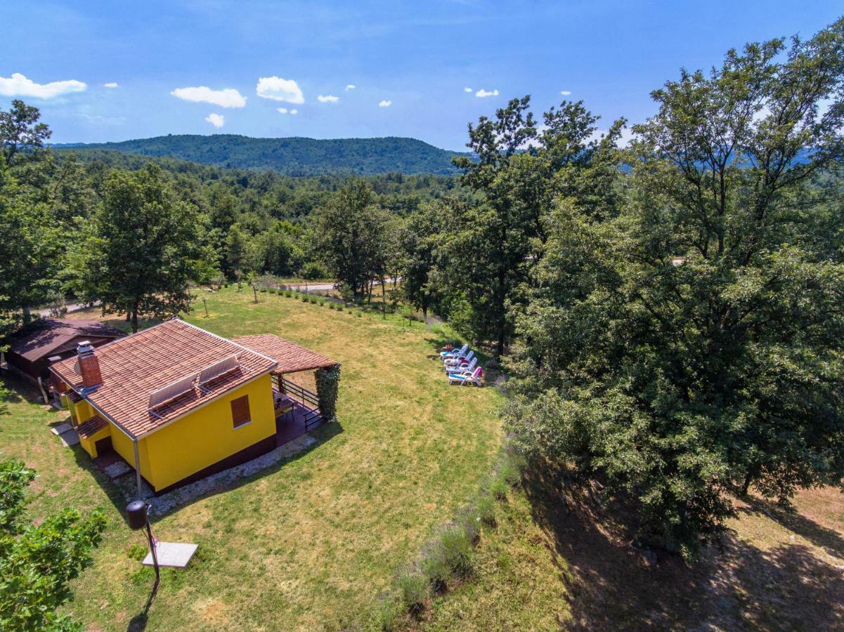 Vacation Home Latini Hum Exterior foto