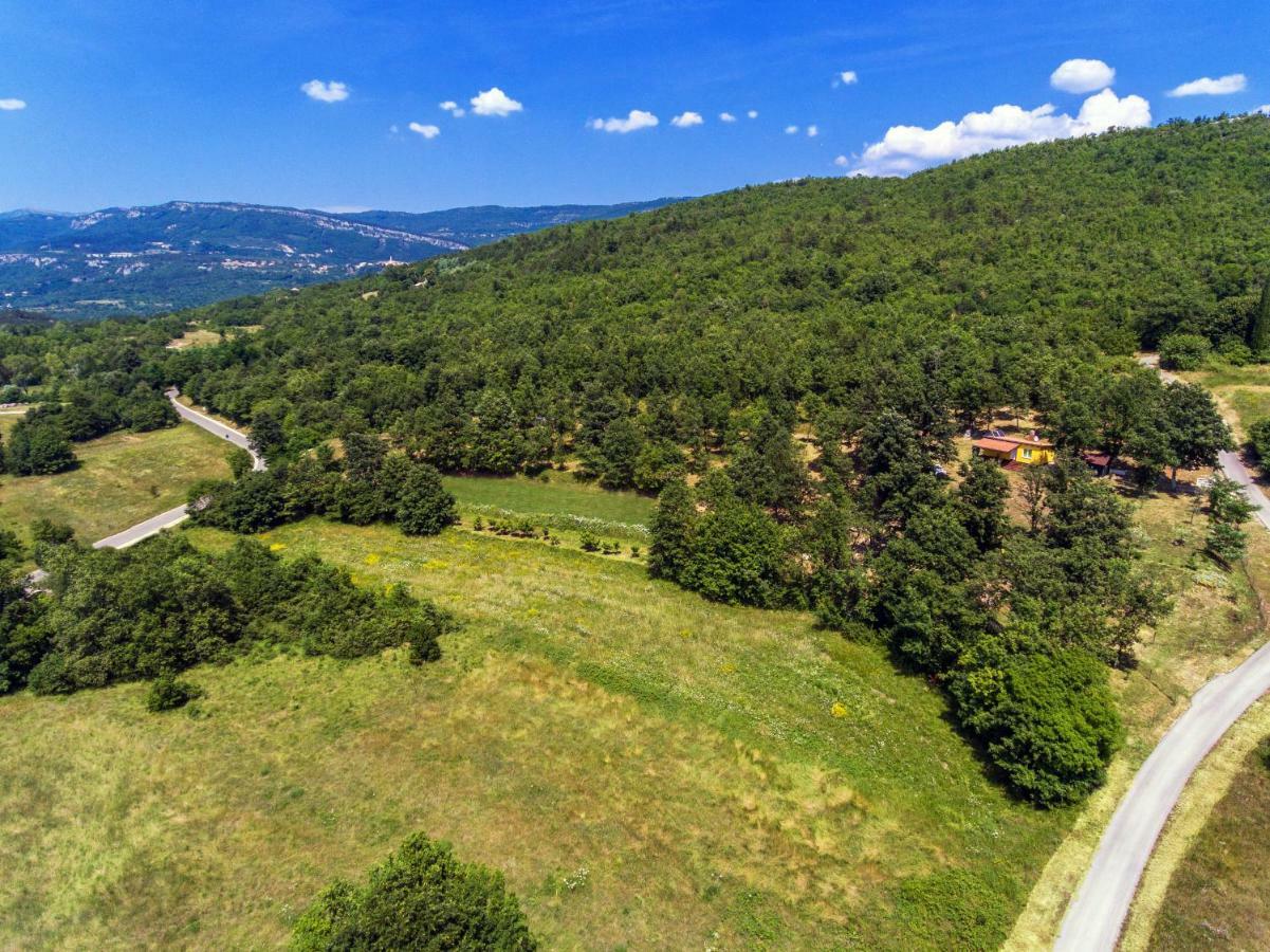 Vacation Home Latini Hum Exterior foto